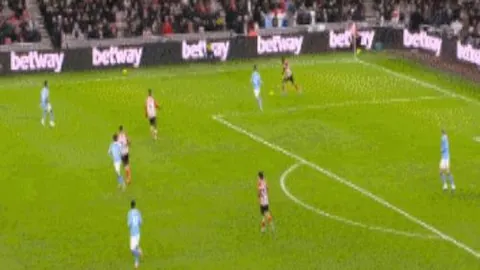 阿申纳痛失点球，10人曼联逆袭获胜，阿申纳代价高昂出局